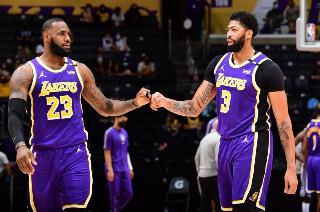 NBA季后赛首轮，詹姆斯30+三双湖人加时力克太阳